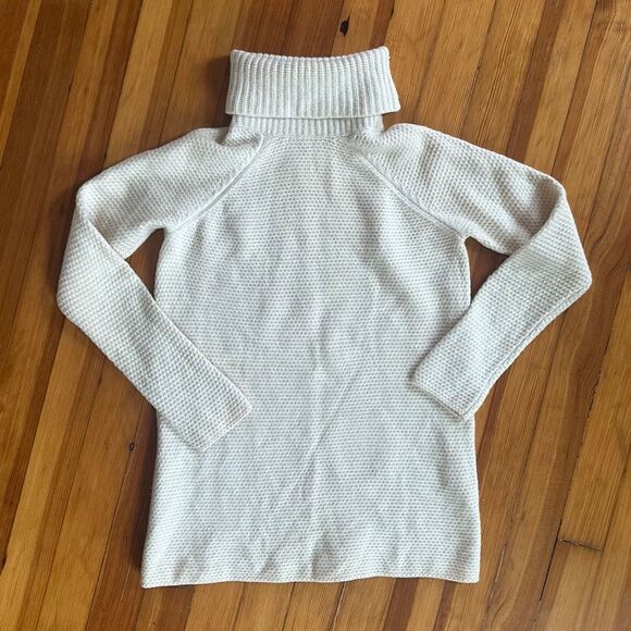 Tory Burch 100% Wool Turtleneck Sweater in Winter White Size XS - Picture 1 of 4